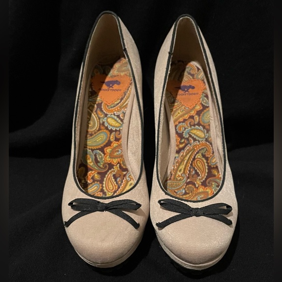 Gorgeous tan suede heels - Picture 3 of 7